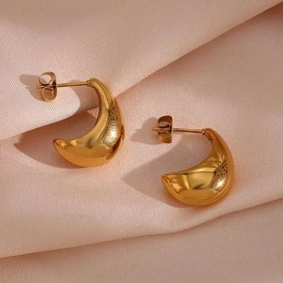 New 18K Gold Hollow Out Boat Shape Stud Earring, NICE EARRINGS, CUTE EARRINGS - Picture 2 of 7